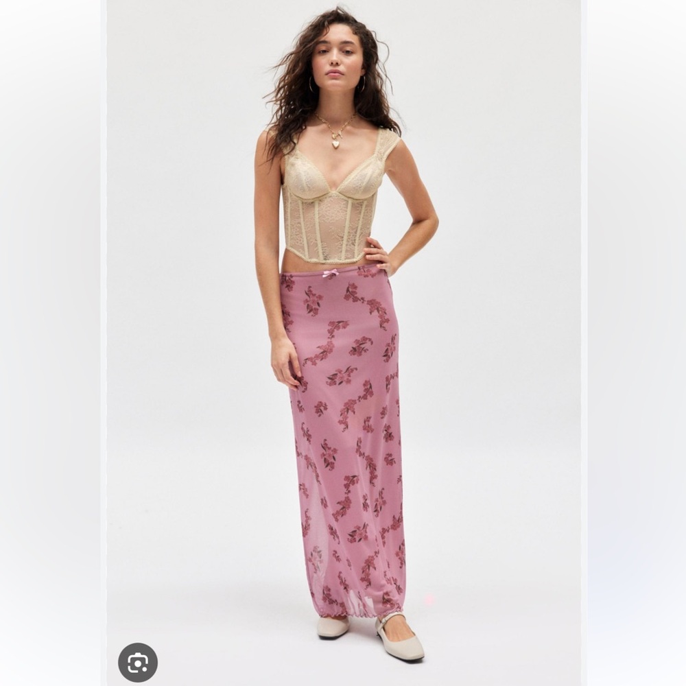 Urban Outfitters Out From Under Amour Lace Cream/Ecru Corset - Picture 3 of 6